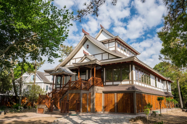 Desain atap rumah dengan gaya Jepang yang khas